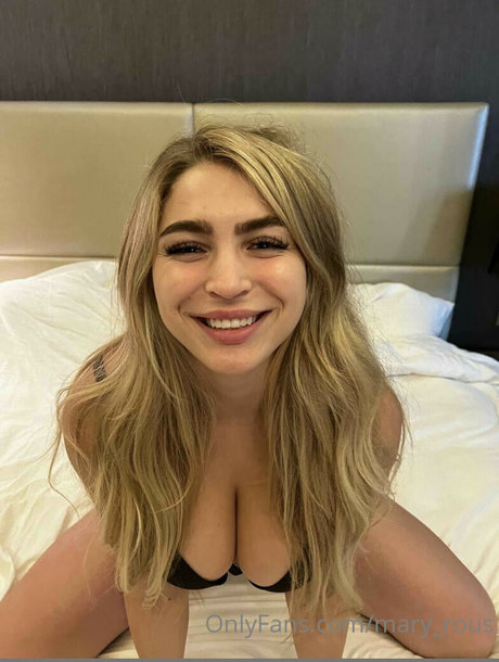 Maryrous naked actress pic