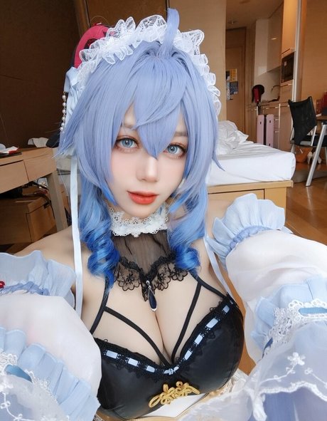 Jiu Yan nude star picture