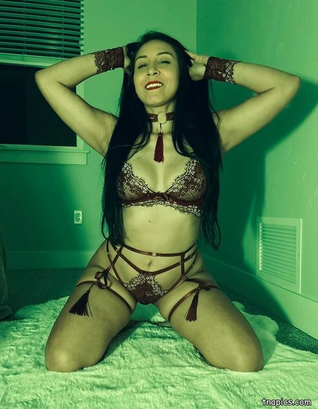 Luna Gonzales erotic model gallery