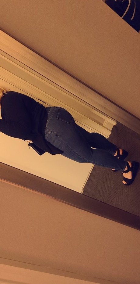 damned female model erotic pic