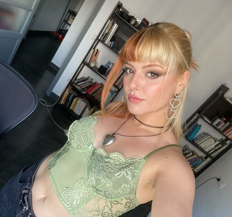 Alba Reche top star gallery