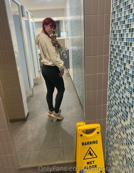 momocoloured exclusive model pic