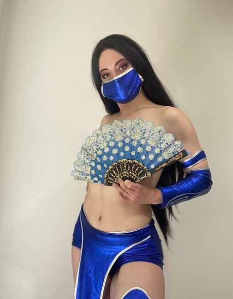 momocoloured sex model photo