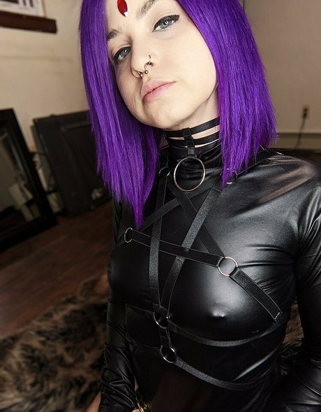 finaru model naked pic