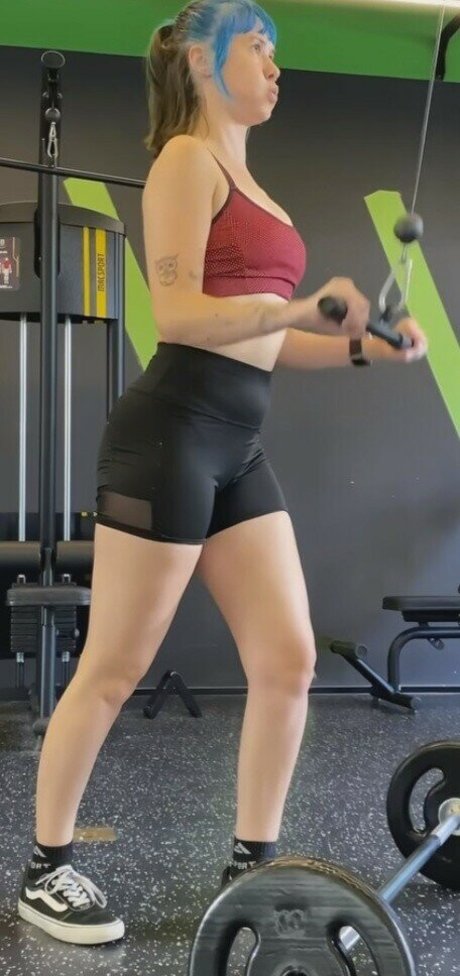 Juliakbarni naked model images