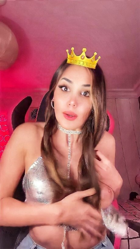 Kardelen Toprak top model pictures