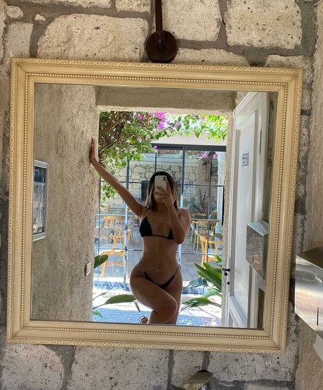 Kardelen Toprak sex model gallery