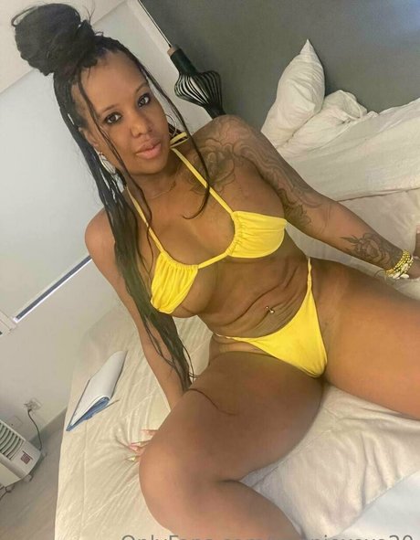 minniexoxo20 art model pic