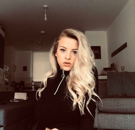 Amber Rose Brightman star sexy archive