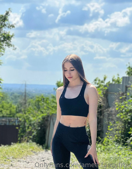 little lisa naked pornstar pictures