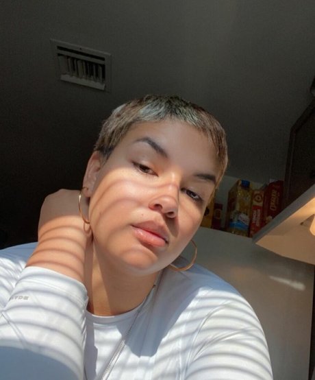 IAm Thickums nude model pic