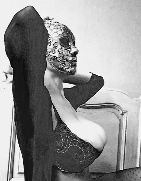 Lisa Bukawski model naked galleries