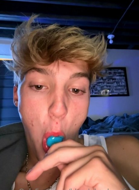 blondeboybradfree pornstar naked picture