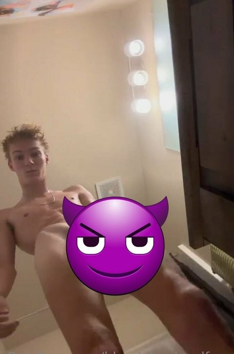 blondeboybradfree naked star image