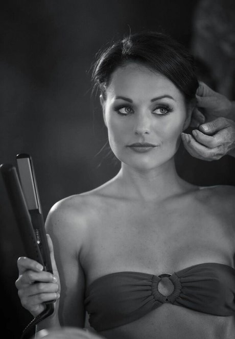 Victoria Valentine star nude archive