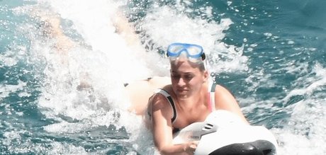 Buttcracks naked star image