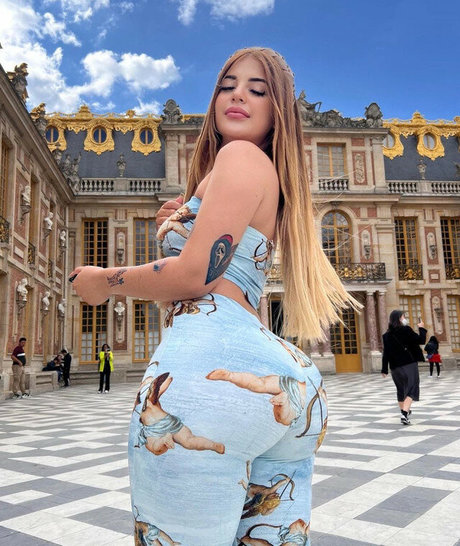 Isabela Ramirez erotic model image