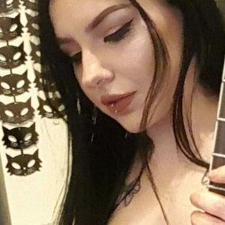 thrashmetaldoll exclusive star image