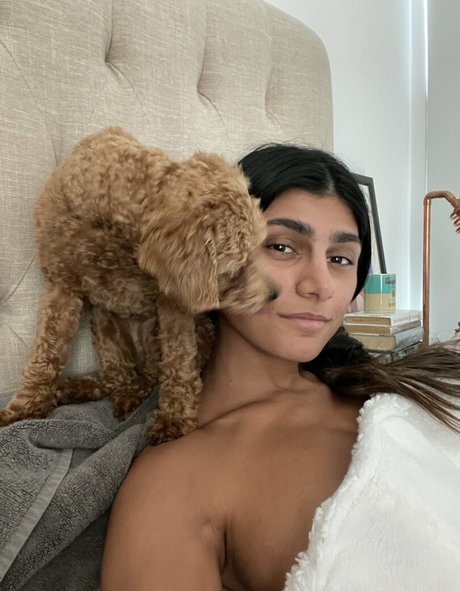 miakhalifa pornographic model pic