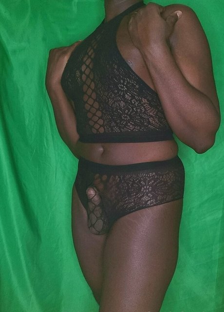 fatalefemboy model free pics