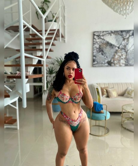 karenvip model best img