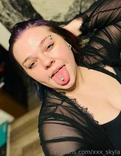 onlyskyyla erotic actress pic