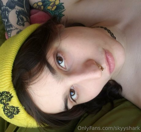 skyyshark hd actress img