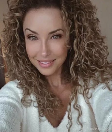 Sasha West nice actress img