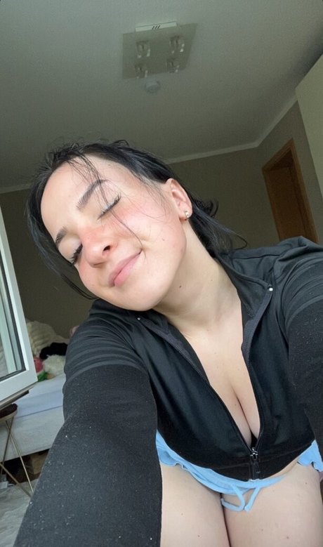 Olivia Clarks exclusive model photos