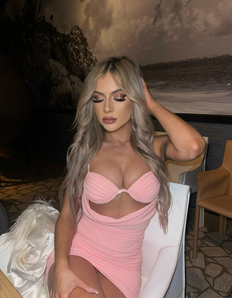 micsworld model best picture