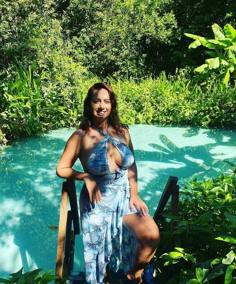 Francieli nude model img