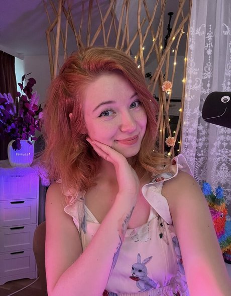 vleafnin nudes pornstar images