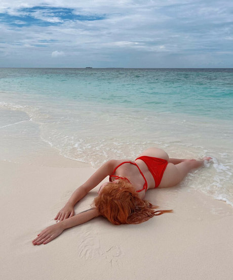 vleafnin sex model picture