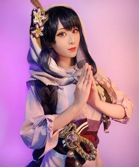 Larissa Rochefort model naked img