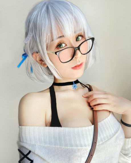 Larissa Rochefort hot actress photo