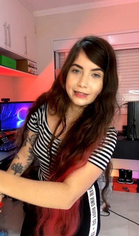 Diretora Muniz model top gallery