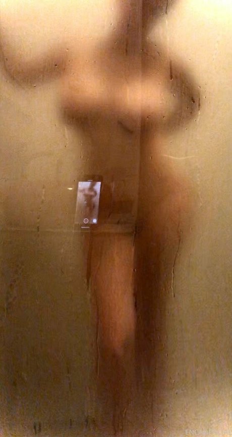 Encaofficial erotic model image