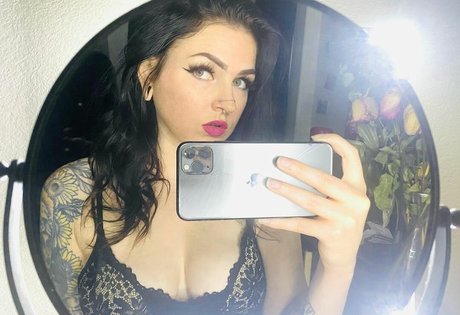 baeporeon nudes model photo