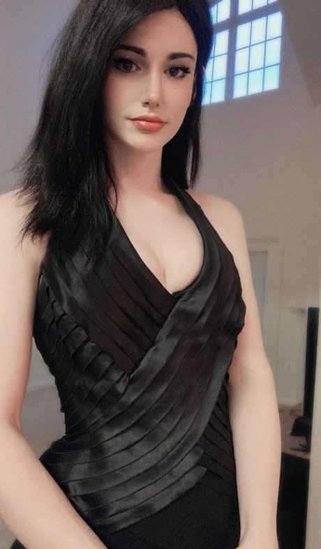 Kalindra Chan star nude galleries