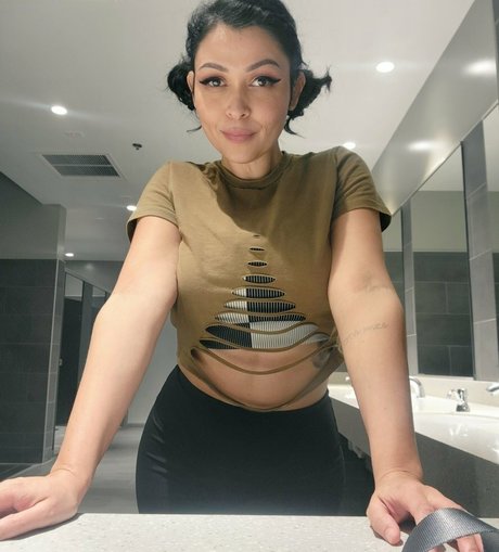 Pinksaltmoon model image