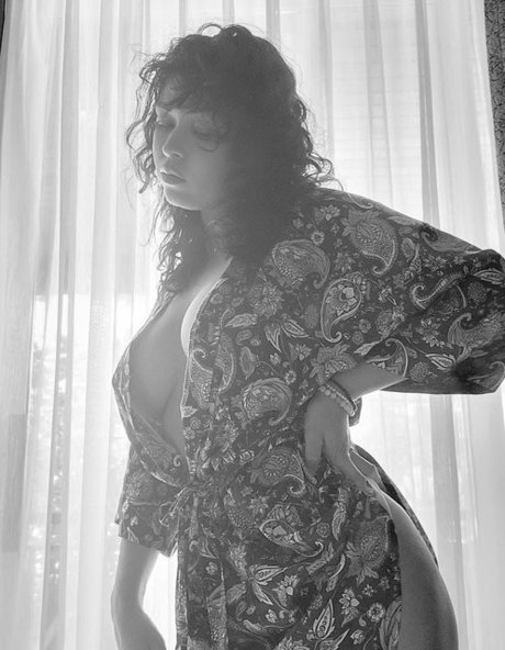 Pinksaltmoon porn model img