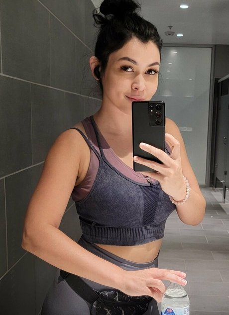 Pinksaltmoon beautiful actress picture