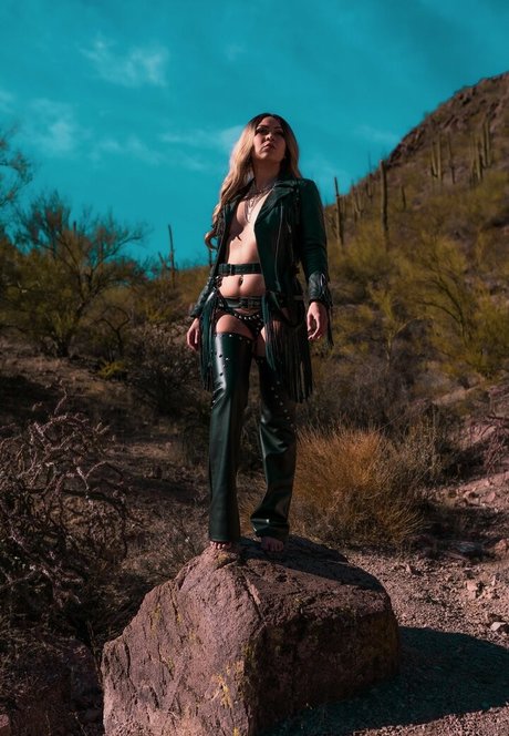 Pinksaltmoon pornstar nude gallery