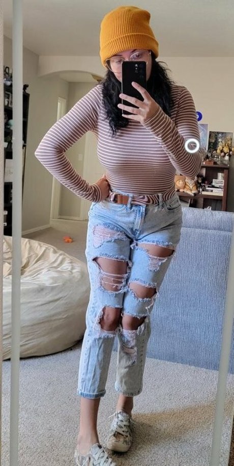 Pinksaltmoon nude model photos