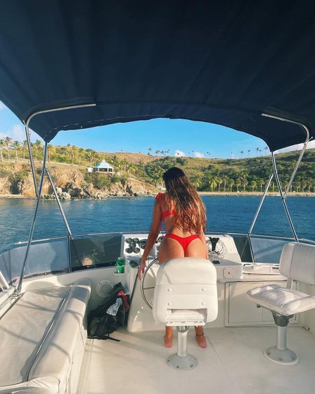 Abby Busick pornstar naked picture