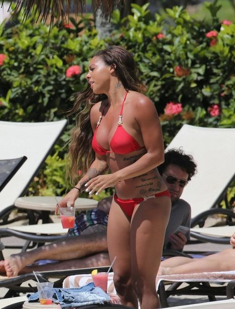 Sydney Leroux beautiful model image