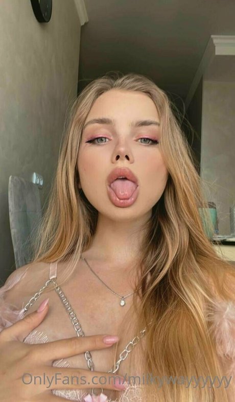 tiiiiits queen nude star photo