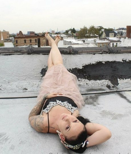 servingvelvet nice model pics