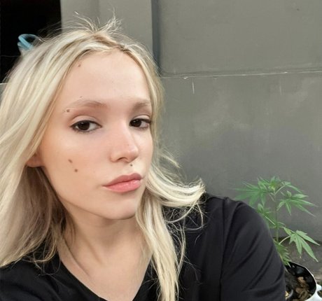 Azuraromanov best model pictures