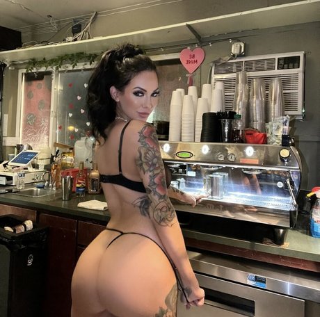 Vikkidoll top actress pic